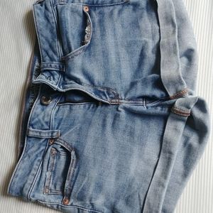 Classic and simple light jean shorts